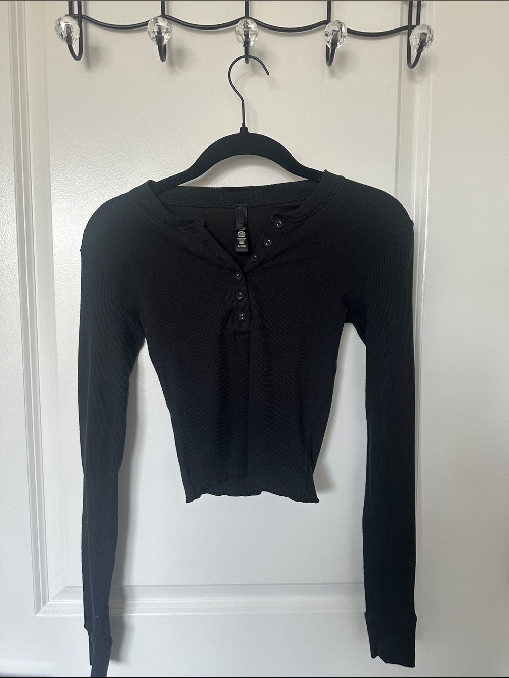 Skims cropped black long sleeve top